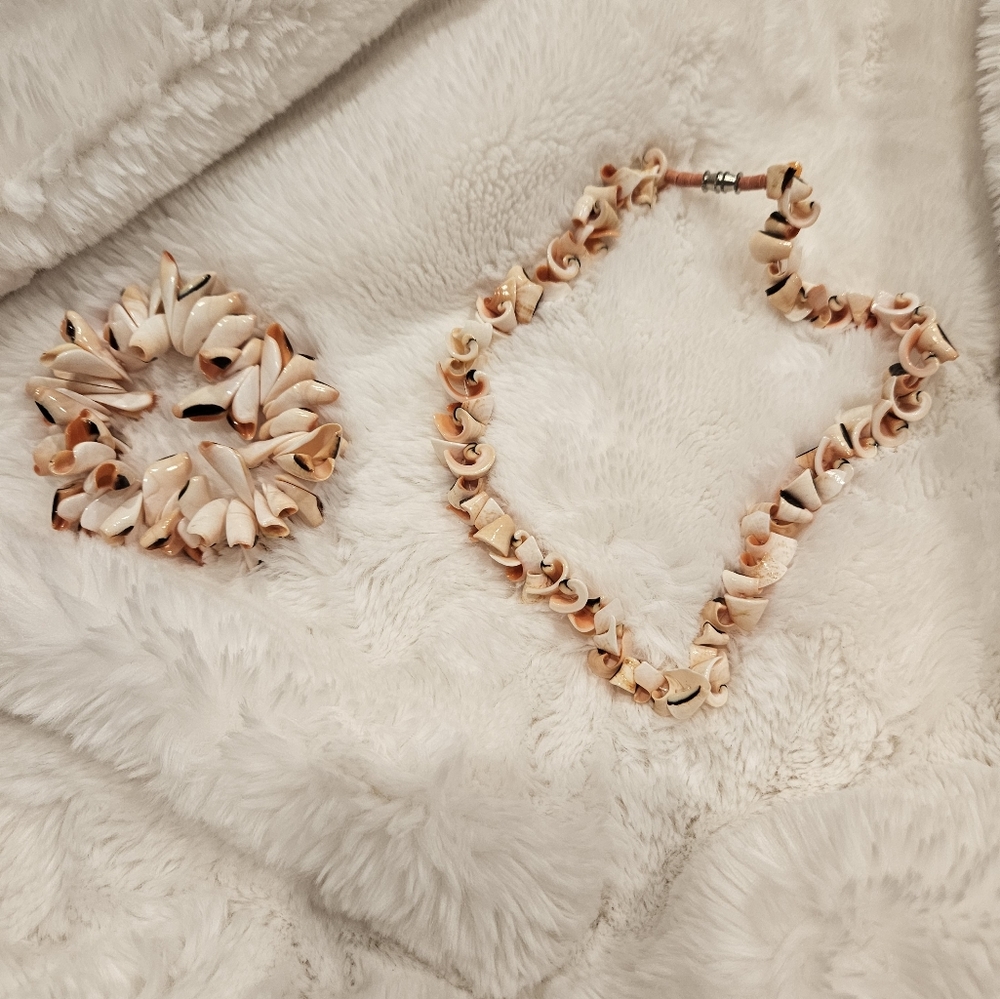 Shell necklace and bracelet